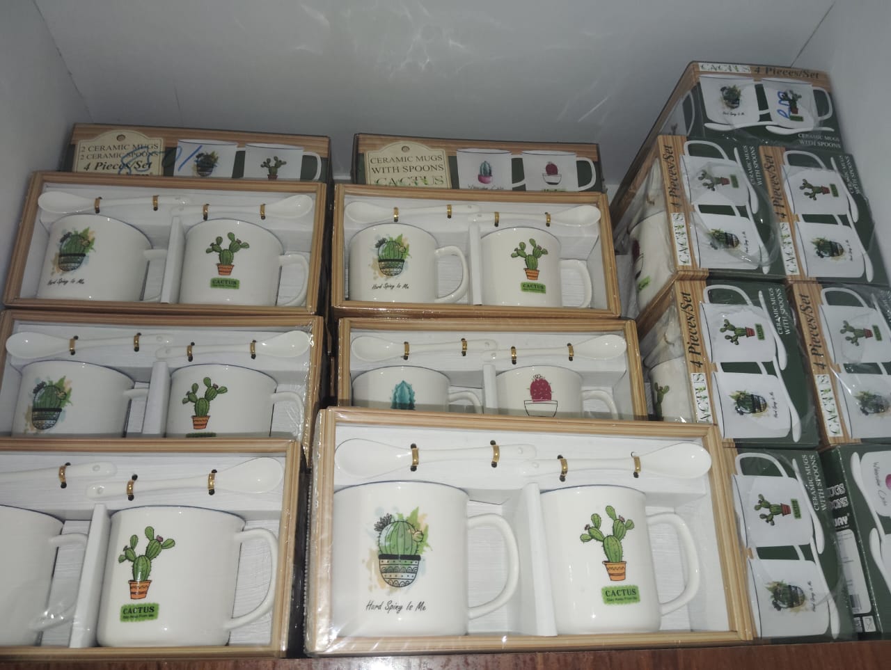 CERAMIC  MUGS WITH SPOON